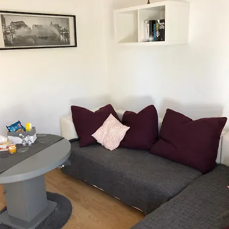 2 Mit Balkon - Naehe Messe *